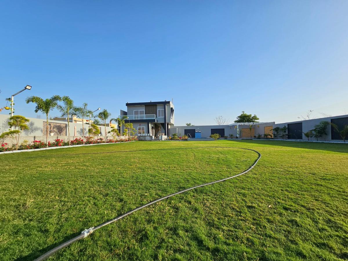Shree Ambe Farmhouse Βίλα Ujjain Εξωτερικό φωτογραφία