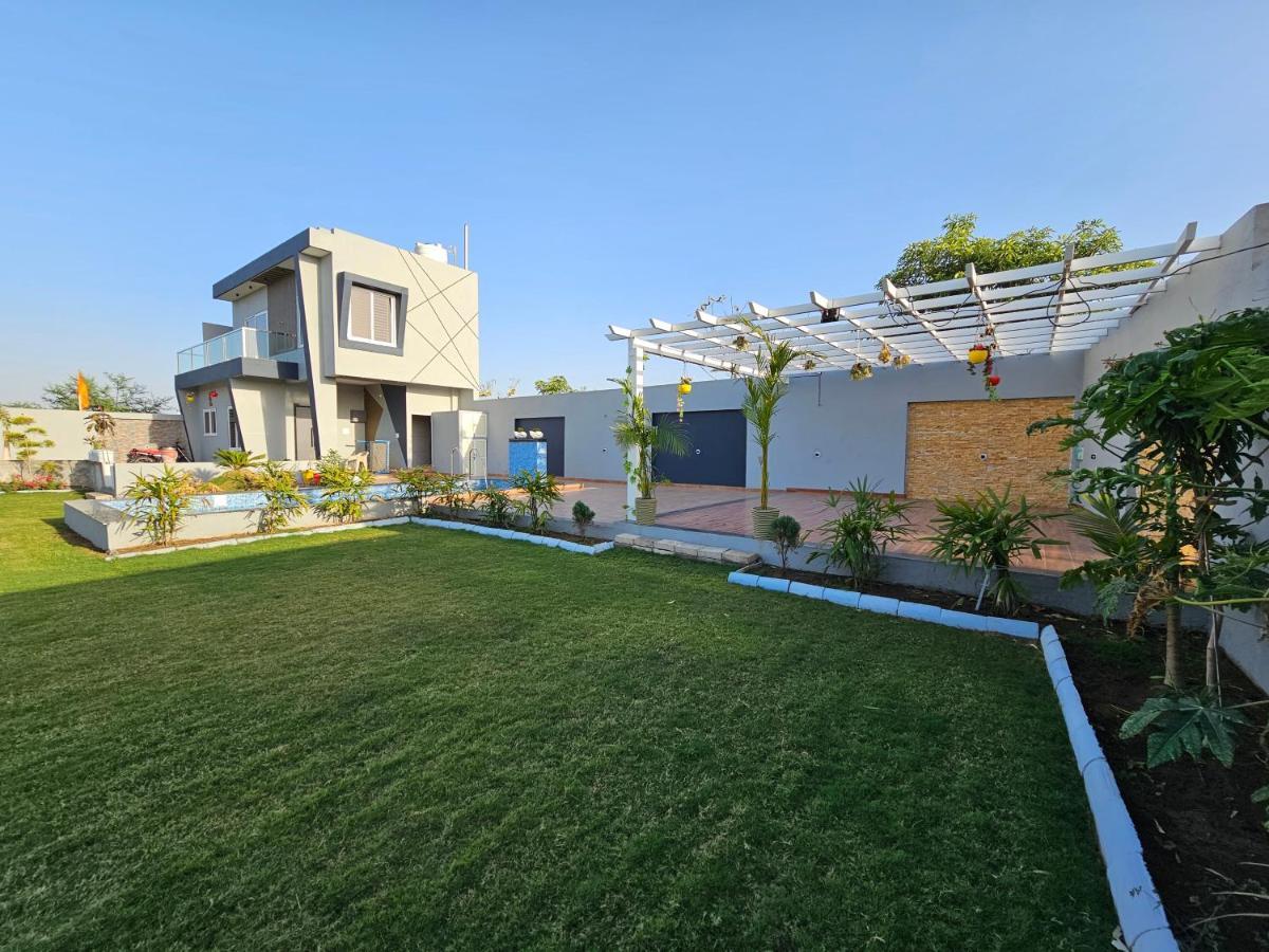 Shree Ambe Farmhouse Βίλα Ujjain Εξωτερικό φωτογραφία