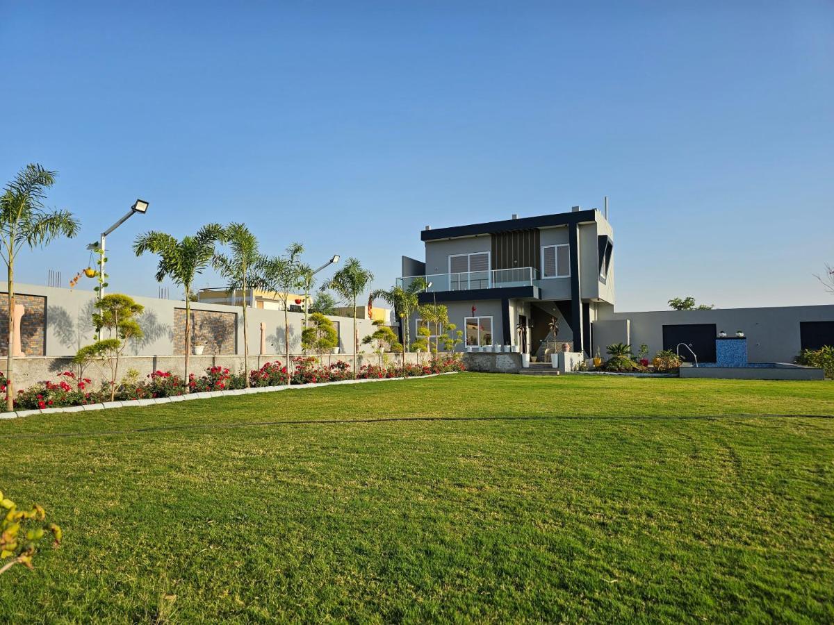 Shree Ambe Farmhouse Βίλα Ujjain Εξωτερικό φωτογραφία